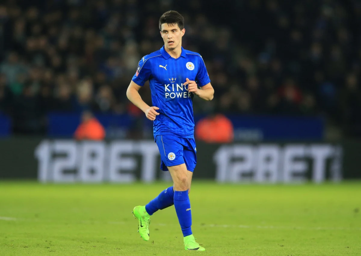 Mistrz Anglii Leicester City pokonał u siebie drugoligową ekipę Derby County 3:1 po dogrywce w rewanżowym meczu 4. rundy piłkarskiego Pucharu Anglii. W wyjściowym składzie gospodarzy znaleźli się Bartosz Kapustka i Marcin Wasilewski. W pierwszym meczu było 2:2.