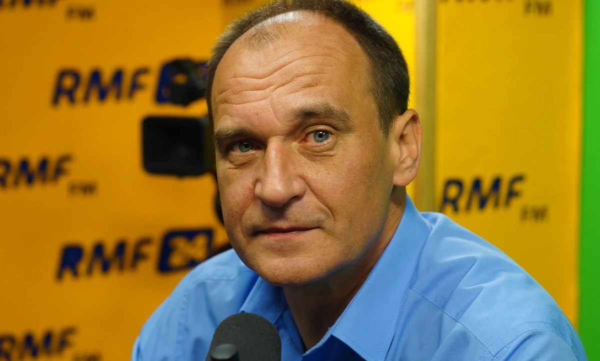 "Popieranie każdego, byleby był Polakiem, to jest zła koncepcja. Cieszę się, że Tusk nie będzie popierany" - tak gość Porannej rozmowy w RMF FM Paweł Kukiz komentuje słowa prezesa PiS Jarosława Kaczyńskiego, który powiedział, że wyobraża sobie, iż "polski rząd nie poprze Donalda Tuska na drugą kadencję w Radzie Europejskiej". "Więcej w nim kosmopolityzmu niż patriotyzmu. Jest zbyt wielkim kosmopolitą z podziwem dla Niemiec. Nazbyt dba o interes Europy w kontekście Niemiec, niż o interes Polski" - mówił Kukiz w rozmowie z Robertem Mazurkiem. Na pomysł Platformy Obywatelskiej likwidacji CBA zareagował mocnymi słowami: "Pomysł kretyński". W rozmowie z Robertem Mazurkiem przyznaje też, że opowiada się za obecnym kompromisem aborcyjnym. „Głosowałem za odrzuceniem obu projektów obywatelskich” – deklaruje lider Kukiz’15.  