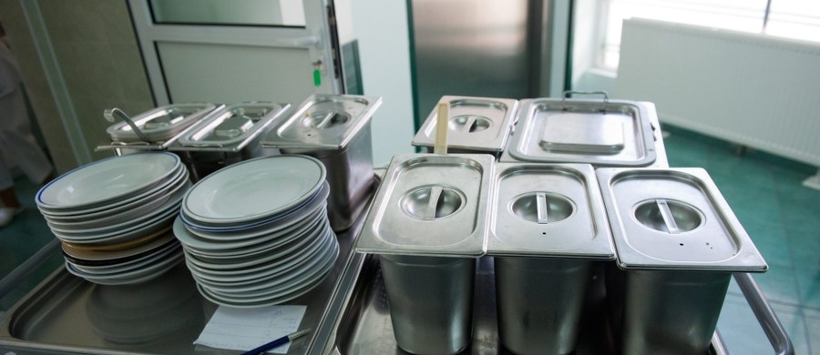 ​Zbiorowe zatrucie podczas sobotniej studniówki w Zamościu. Aż 25 osób ma zdiagnozowaną salmonellę.