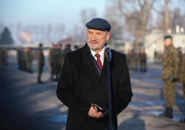 Macierewicz: Dostawa pierwszych śmigłowców najpóźniej w marcu