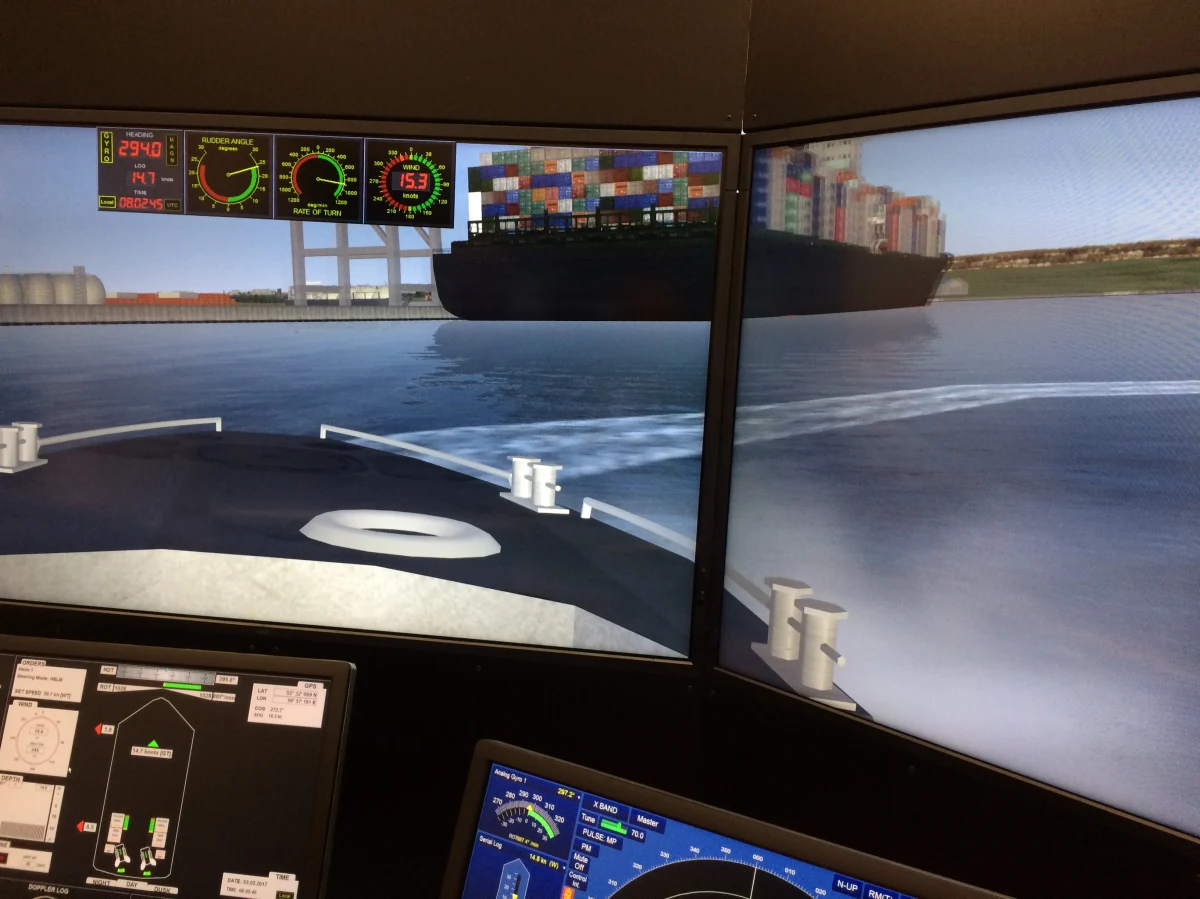 Supernowoczesny symulator kierowania statkiem dostali do dyspozycji studenci Akademii Morskiej w Szczecinie. Będą się na nim szkolić studenci Wydziału Nawigacyjnego, przyszli oficerowie i kapitanowie statków.