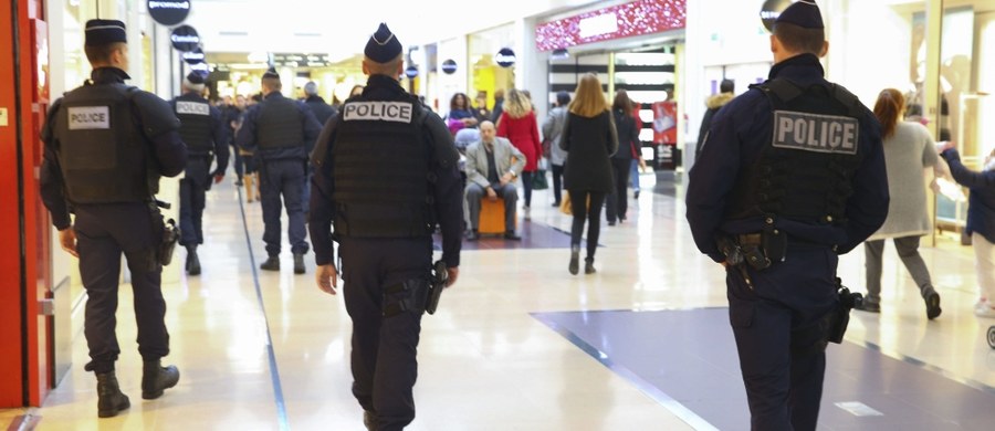 Francuska policja zatrzymała w Montpellier cztery osoby w wieku od 16 do 33 lat, które planowały zamach. Wśród zatrzymanych jest 16-letnia dziewczyna. Według szefa francuskiego MSW atak terrorystów został udaremniony w ostatniej chwili. Jedna z zatrzymanych osób chciała wysadzić się w powietrze.