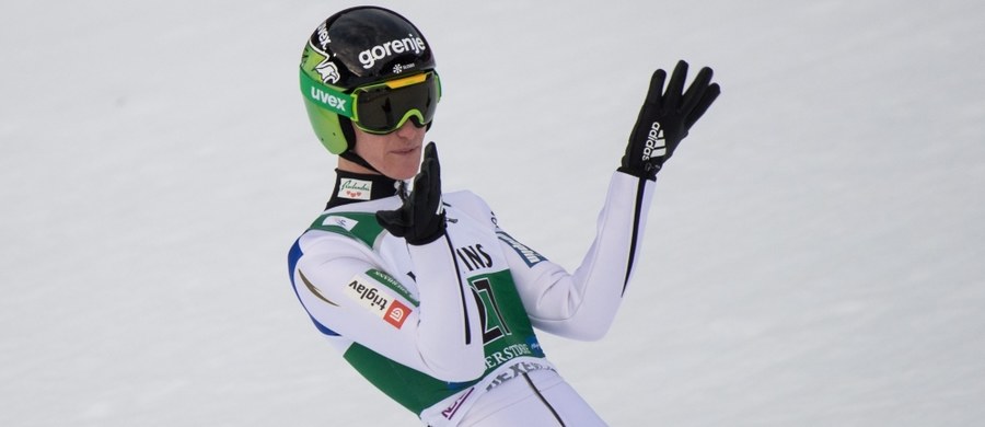 Słoweniec Peter Prevc wygrał kwalifikacje do jutrzejszego konkursu Pucharu Świata w skokach narciarskich w japońskim Sapporo. Drugie miejsce zajął Francuz Vincent Descombes Sevoie, a trzecie Jan Ziobro. W zawodach wystąpi sześciu Polaków.