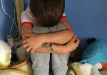 Mieli znęcać się psychicznie i fizycznie nad dziećmi. Prokuratura rozważa zaostrzenie zarzutów 