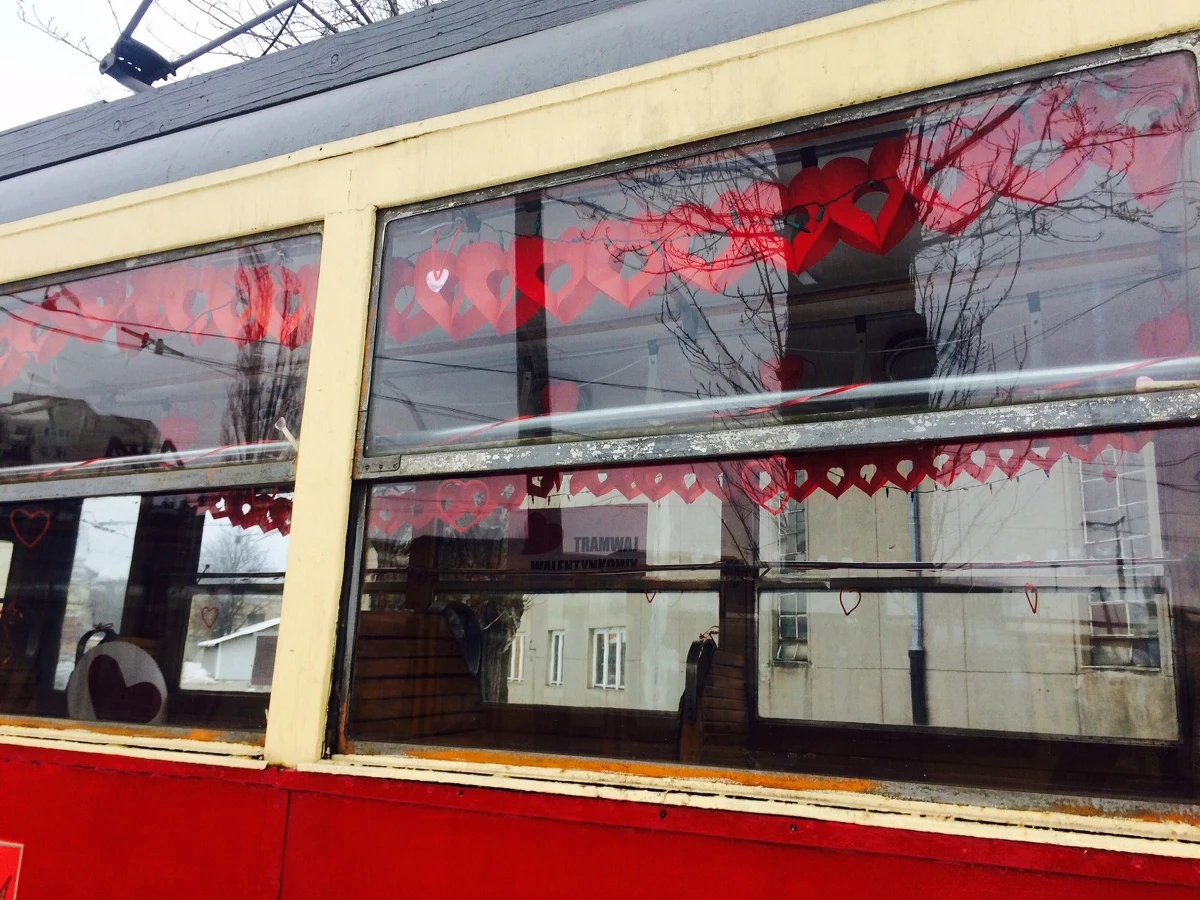 Zabytkowy, miłosny i muzyczny tramwaj wyjedzie na ulice Łodzi w Święto Zakochanych. W tym walentynkowym pojeździe pary znajdą romantyczną atmosferę, a poszukujący miłości - być może ją odnajdą.