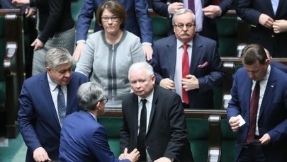 Sondaż: PiS na czele, w Sejmie jeszcze cztery partie