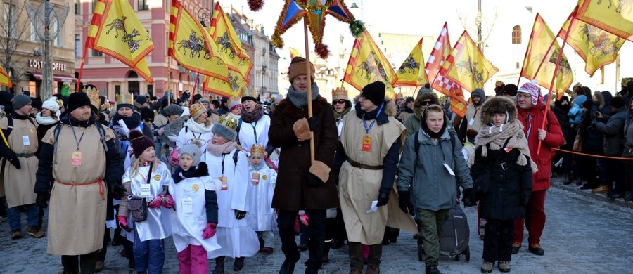 Naczelnik prewencji nadzorujący policjantów, którzy przebrani w stroje aniołów zabezpieczali Orszak Trzech Króli w Szczecinie, został ukarany. Dostał naganę.