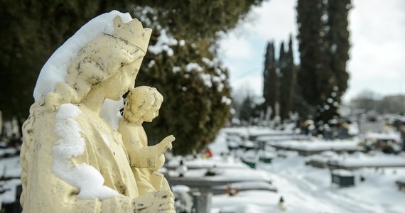 Ok. 400 osób zabitych lub zmarłych w komunistycznym więzieniu na Zamku Lubelskim w latach 1944-54 może być pochowanych w nieoznaczonych mogiłach na cmentarzu przy ul. Unickiej w Lublinie – szacują historycy z IPN. Wiele szczątków znajduje się prawdopodobnie pod późniejszymi grobami.