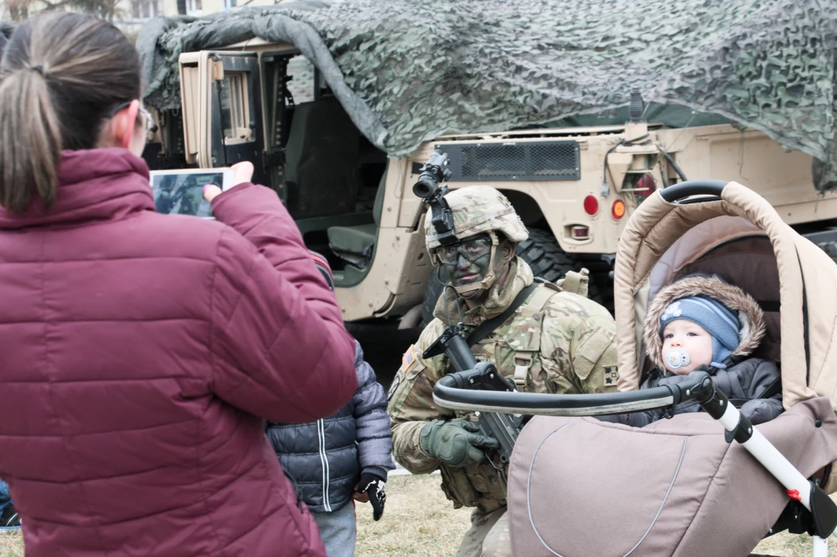 W Skwierzynie w Lubuskiem odbyła się uroczystość powitania amerykańskich żołnierzy, połączona z piknikiem wojskowym zorganizowanym pod hasłem „Bezpieczna Polska”. W tamtejszym garnizonie stacjonuje batalion wsparcia pancernej brygady z USA.