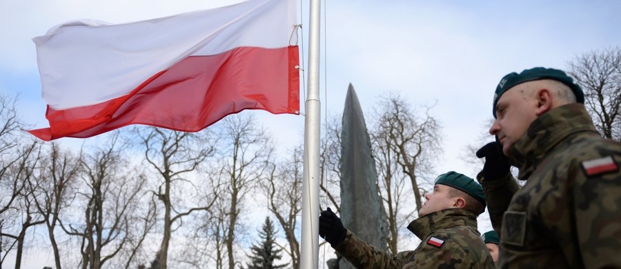 Żołnierze, którzy tworzyli Armię Krajową wyznawali proste wartości: Bóg, honor i ojczyzna - powiedział w Kielcach, podczas obchodów 75. rocznicy przemianowania Związku Walki Zbrojnej na Armię Krajową, ks. Rafał Nowiński.