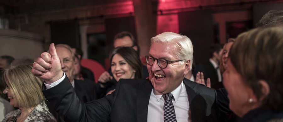 Niemieckie Zgromadzenie Federalne wybrało Franka-Waltera Steinmeiera na nowego prezydenta Niemiec. Byłego ministra spraw zagranicznych poparło w głosowaniu 931 z 1253 obecnych elektorów. 61-letni socjaldemokrata jest dwunastym prezydentem RFN.