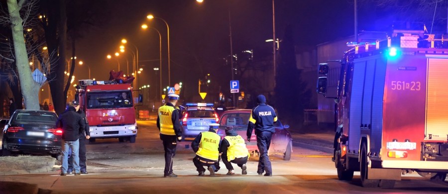 Małopolska policja chce dotrzeć do dodatkowych nagrań z monitoringu, na których widać piątkowy przejazd rządowej kolumny z premier Beatą Szydło - dowiedział się reporter RMF FM Michał Dobrołowicz. Ma to pomóc w ustaleniu kolejnych świadków, którzy widzieli wypadek rządowej kolumny w Oświęcimiu. Na razie przesłuchano w tej sprawie 16 osób.