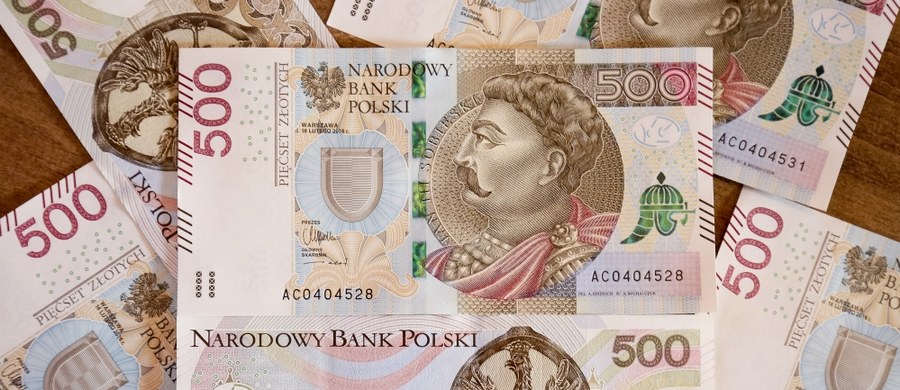 Do naszych portfeli trafią w tym tygodniu pierwsze banknoty o nominale 500 złotych. Rząd ma też decydować, co z planami budowy w Polsce elektrowni atomowej. 