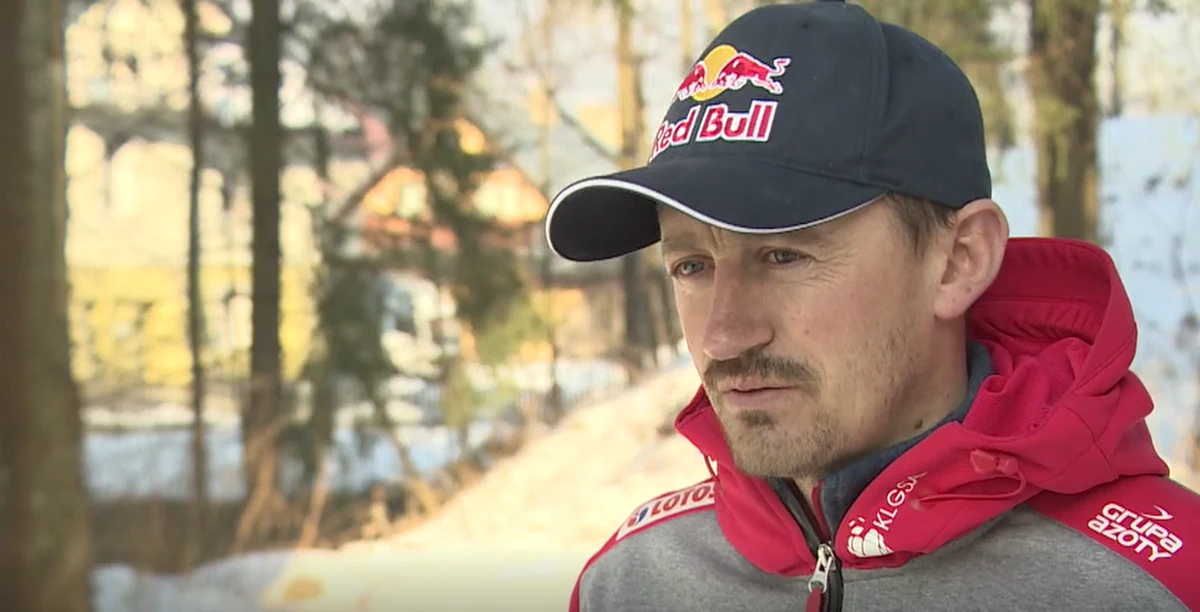 W Pucharze Świata w Sapporo to Polacy świętowali sukcesy. W pierwszym, sobotnim konkursie zawody wygrał Maciej Kot. Następnego dnia złoto należało do Kamila Stocha. "Kamil po raz kolejny udowodnił, że w tym momencie jest nie do powstrzymania. Przypadkowy odskok, to osiemnaste miejsce, zupełnie na niego nie wpłynął" - ocenił Adam Małysz, były skoczek narciarski i dyrektor reprezentacji Polski.