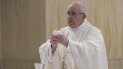 „Jak kapłan może wyrządzić tyle zła?”. Papież napisał wstęp do książki ofiary księdza pedofila