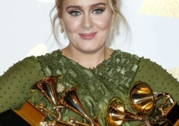 Adele triumfowała podczas rozdania nagród Grammy. I przeklinała...