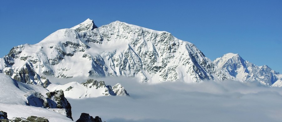 Lawina, która zeszła w poniedziałek w alpejskim ośrodku narciarskim Tignes w Sabaudii, na południowym wschodzie Francji, zabiła czterech francuskich snowboardzistów. Trwa akcja ratunkowa, poszukiwana jest ewentualna piąta ofiara kataklizmu - podały władze.
