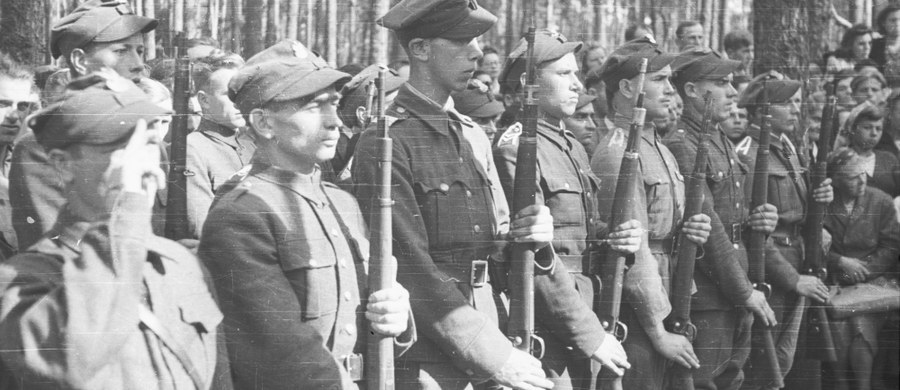 75 lat temu, 14 lutego 1942 r. Naczelny Wódz gen. Władysław Sikorski wydał rozkaz o przekształceniu Związku Walki Zbrojnej w Armię Krajową. Utworzona przed 70 laty AK jest uważana za największe i najlepiej zorganizowane podziemne wojsko działające w okupowanej Europie.