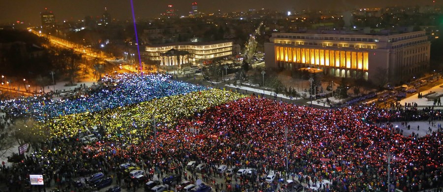 "Konserwatywny rząd PiS jest bardzo podobny do socjalistycznego rządu Rumunii. Wspólną cechą obu rządów jest presja wywierana na sądownictwo i zasady państwa prawa" - mówi RMF FM Cristian Dan Preda. "Mam nadzieję, że nasze demokracje są wystarczająco silne, by wytrzymać tę próbę" - dodaje rumuński europoseł, mówiąc o masowych demonstracjach trwających w jego kraju.