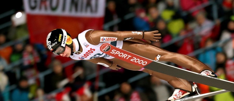​Jan Ziobro uzyskał 134,5 metra i wygrał kwalifikacje do konkursu Pucharu Świata w skokach narciarskich w południowokoreańskim Pjongczang. Dawid Kubacki był trzeci po skoku na odległość 130,5 metra. W konkursie wystąpi w sumie sześciu Polaków.