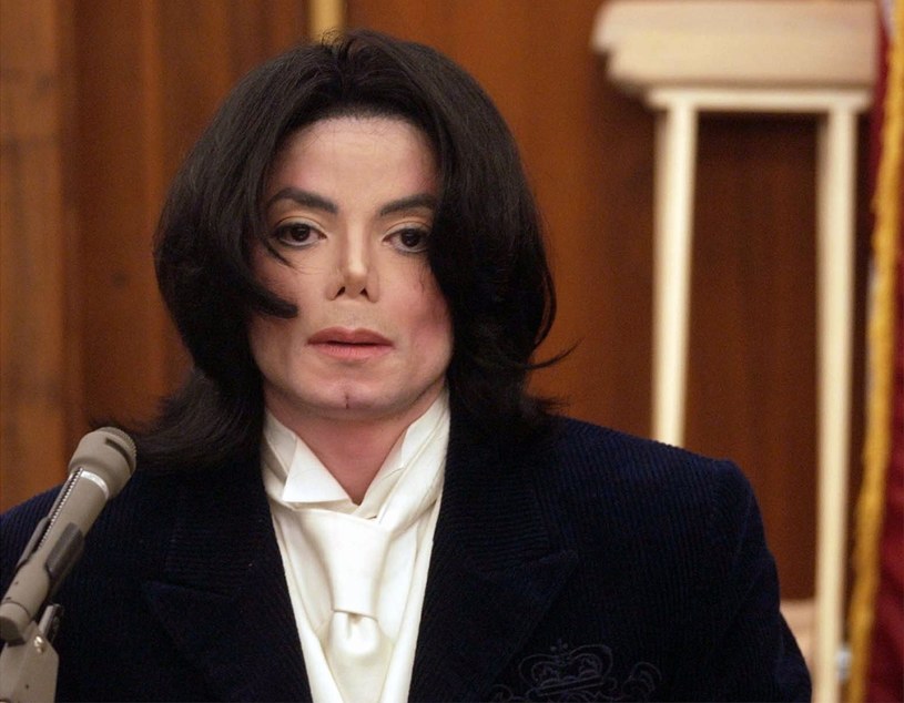 Według informacji serwisu Radar Online amerykańscy śledczy chcą jeszcze raz sprawdzić, czy Michael Jackson nie został zamordowany. Byłaby to już czwarta autopsja na ciele króla popu. 