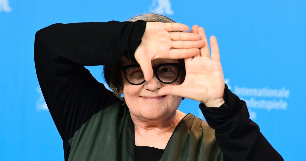 Na okładce piątego numeru "The Hollywood Reporter", wydawanego specjalnie codziennie z okazji Berlinale, znaleźli się Zofia Wichłacz, Agnieszka Holland i Jakub Gierszał. W prawym dolnym rogu na czerwonym kwadracie znajduje się biały napis Polish / Cinema. Zdjęcia naszych twórców, jak i kadry z kilku prezentowanych tu polskich filmów są czarno-białe, tak samo jak napis "Keep an eye on us" ("Nie trać nas z oczu"). Artystyczny zamysł czy polityczny komentarz?