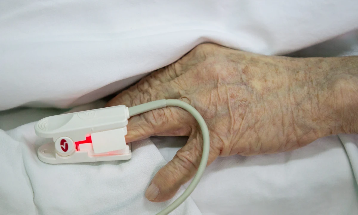 Zielone karty miały zapewnić pacjentom z podejrzeniem raka badania bez kolejki. Ale przez rok liczba wydanych kart spadła aż o 40 tys. Większość chorych dostaje ją, dopiero gdy podejrzenie się potwierdzi - pisze "Gazeta Wyborcza". 