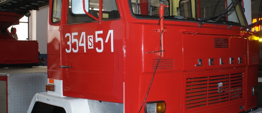 16 zastępów straży pożarnej walczyło z ogniem w Posadowie w gminie Lwówek w Wielkopolsce. Palił się tam XIX-wieczny pałac - poinformowali nas o tym słuchacze dzwoniąc na numer Gorącej Linii RMF FM. 
