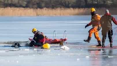 Lód załamał się pod quadem: Strażacy znaleźli ciało mężczyzny