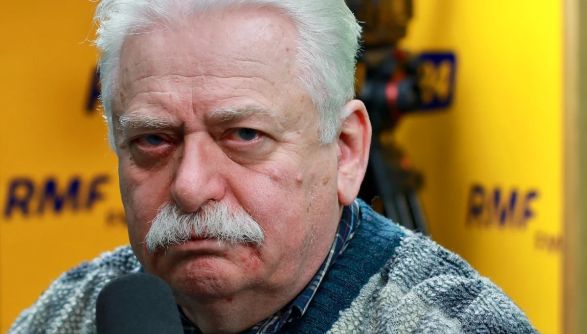 B. wiceminister obrony Romuald Szeremietiew przyznał w Popołudniowej rozmowie w RMF FM, że był świadkiem, jak żołnierze meldowali rzecznikowi MON jak ministrowi. „Byłem świadkiem takiego zdarzenia. Przyjechał pan rzecznik i był traktowany jak minister. Każdy ma swoje dziwactwa” – powiedział Szeremietiew. Były wiceszef MON ma nadzieję, że Antoni Macierewicz upora się ze sprawą Misiewicza. O odejściu generałów Szeremietiew mówi: „Ja mam inną wizję sił zbrojnych”. „Mnie niepokoją zmiany, jeżeli chodzi o te najwyższe stanowiska dowódcze” – mówił Szeremietiew. „W siłach zbrojnych kompetencje buduje się bardzo długo” – podkreślał. 