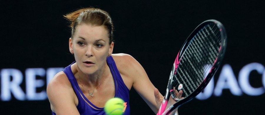 Rozstawiona z numerem czwartym Agnieszka Radwańska już w drugiej rundzie pożegnała się z turniejem WTA w Dausze. Krakowianka przegrała z Dunką polskiego pochodzenia Caroline Wozniacki 5:7, 3:6.