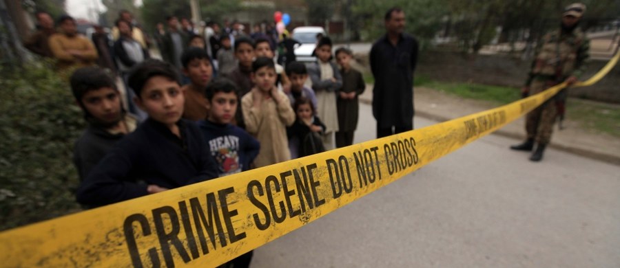 Co najmniej 72 osoby zginęły, a ponad 150 zostało rannych w zamachu samobójczym przeprowadzonym w sufickiej świątyni w mieście Sehwan w prowincji Sindh na południowym wschodzie Pakistanu - poinformował wysoki rangą przedstawiciel miejscowej policji. To najkrwawszy w ostatnim czasie zamach terrorystyczny w Pakistanie. Przyznało się do niego Państwo Islamskie - oświadczenie opublikowała propagandowa agencja dżihadystów Amak.
