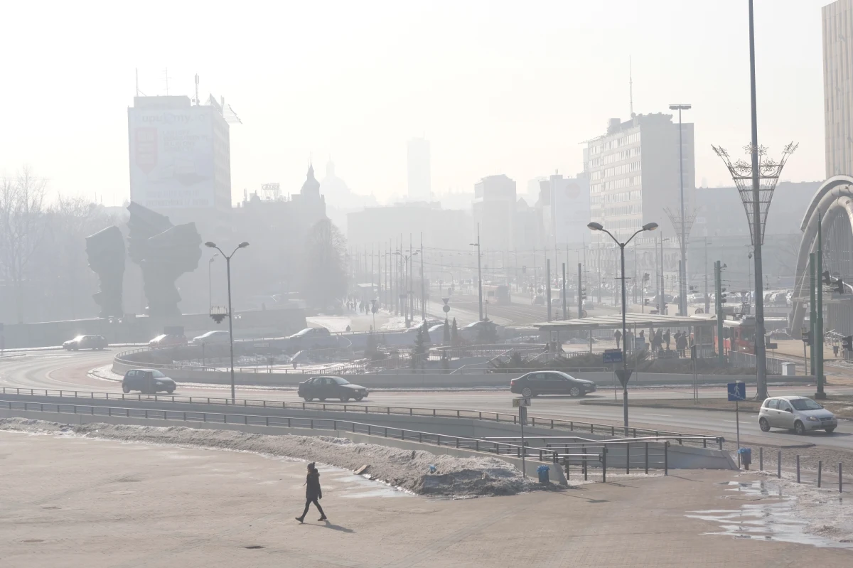 Od początku roku minęło zaledwie półtora miesiąca, a 16 polskich miast już przewyższyło dopuszczalny, roczny limit dni z przekroczeniem norm jakości powietrza - informuje Polska Zielona Sieć. Listę otwiera Kraków, Nowy Targ i Wodzisław Śląski.