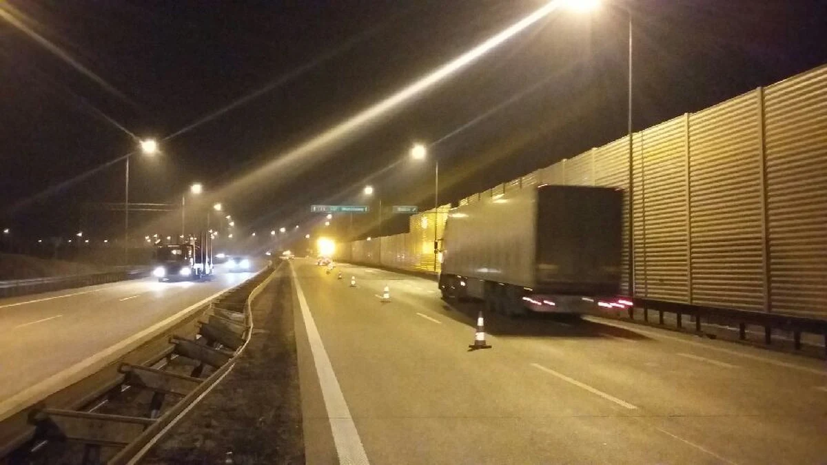 W godz. 4:00 - 6:30, zamknięta była droga S8 pomiędzy węzłami Babsk i Kowiesy w powiecie skierniewickim w woj. łódzkim w stronę Warszawy. Prowadzono tam eksperyment procesowy pod nadzorem Prokuratury Okręgowej w Łodzi. To miejsce, w którym w styczniu zginął poseł Rafał Wójcikowski (Kukiz'15). 