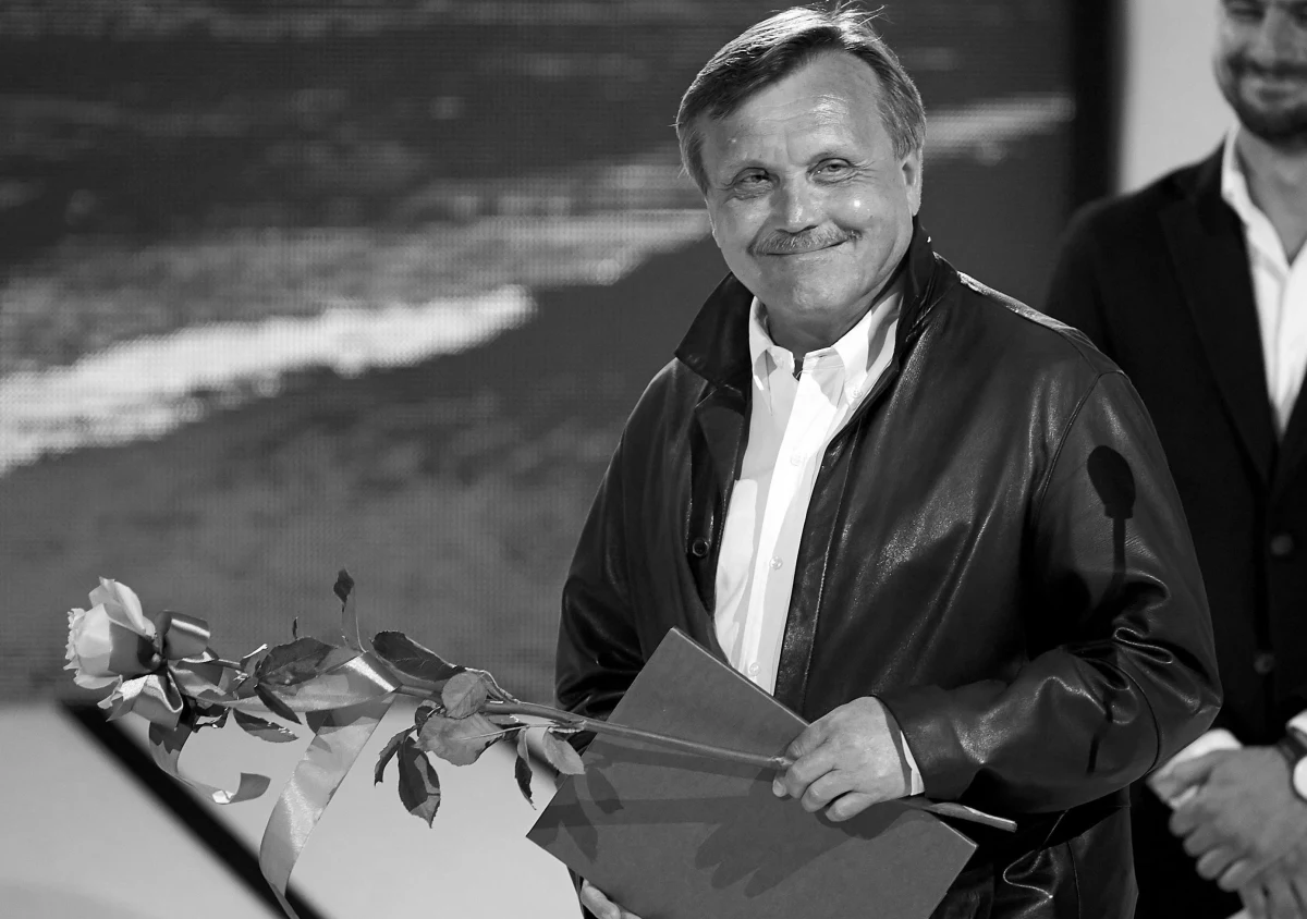 Nie żyje operator, scenarzysta i producent filmowy Witold Adamek. Był członkiem Stowarzyszenia Filmowców Polskich, autorem zdjęć do m.in. "Krótkiego filmu o miłości" w reż. Krzysztofa Kieślowskiego i producentem "Daleko od okna" w reż. Jana Jakuba Kolskiego. Zmarł w wieku 71 lat.