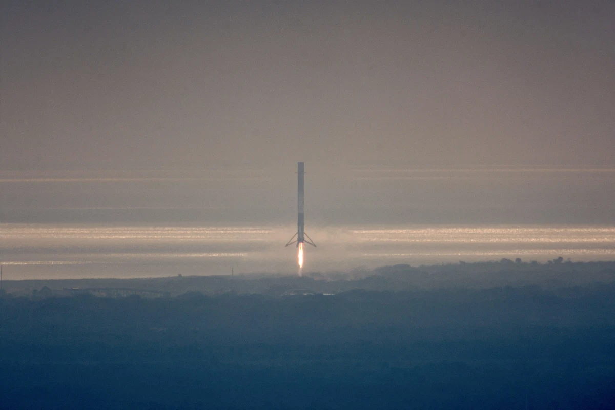 Rakieta Falcon 9 prywatnej amerykańskiej firmy SpaceX z powodzeniem wystartowała z kosmodromu na przylądku Canaveral na Florydzie. Rakieta wyniosła na orbitę okołoziemską statek towarowy, który ma dotrzeć do Międzynarodowej Stacji Kosmicznej (ISS).