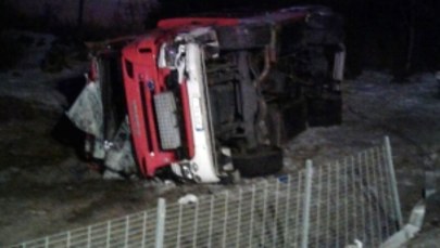 Opolskie: Wóz strażacki wpadł w poślizg, 4 strażaków rannych