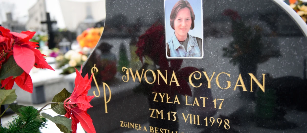 Na krakowskim lotnisku Balice zatrzymano wczoraj wieczorem Renatę G.-D. poszukiwaną międzynarodowym listem gończym w śledztwie ws. śmierci 17-letniej Iwony Cygan. Nastolatka została zamordowana w 1998 roku.