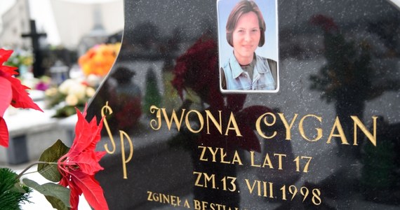 Na krakowskim lotnisku Balice zatrzymano wczoraj wieczorem Renatę G.-D. poszukiwaną międzynarodowym listem gończym w śledztwie ws. śmierci 17-letniej Iwony Cygan. Nastolatka została zamordowana w 1998 roku.
