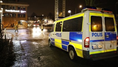 Zamieszki w imigranckiej dzielnicy Sztokholmu. Policja oddała strzały