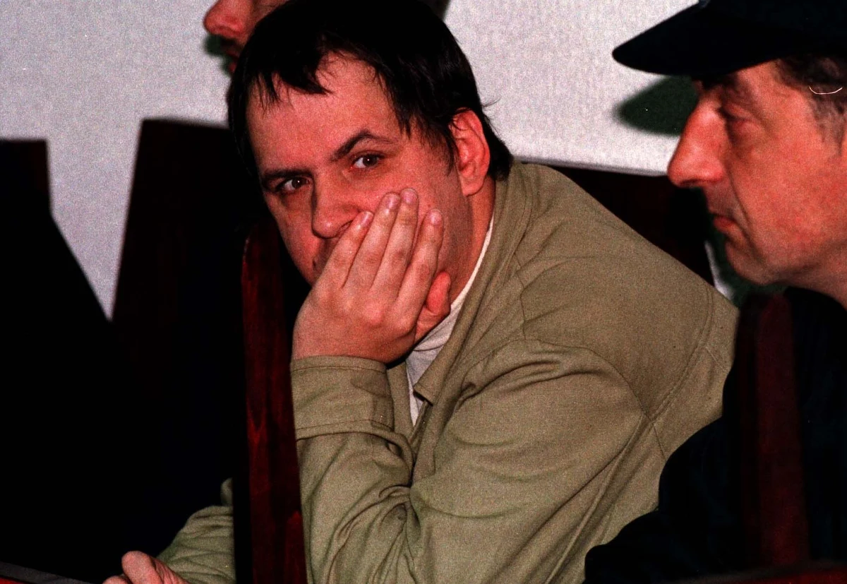 "Wampir z Bytowa", czyli seryjny morderca Leszek Pękalski, który w grudniu tego roku może wyjść na wolność, trafi na dodatkową obserwację psychiatryczną do szpitala. To decyzja Sądu Okręgowego w Gdańsku, który zaakceptował wniosek biegłych w tej sprawie. Ta obserwacja ma pomóc w sformułowaniu ostatecznej opinii, czy Pękalski jest nadal groźny dla otoczenia.