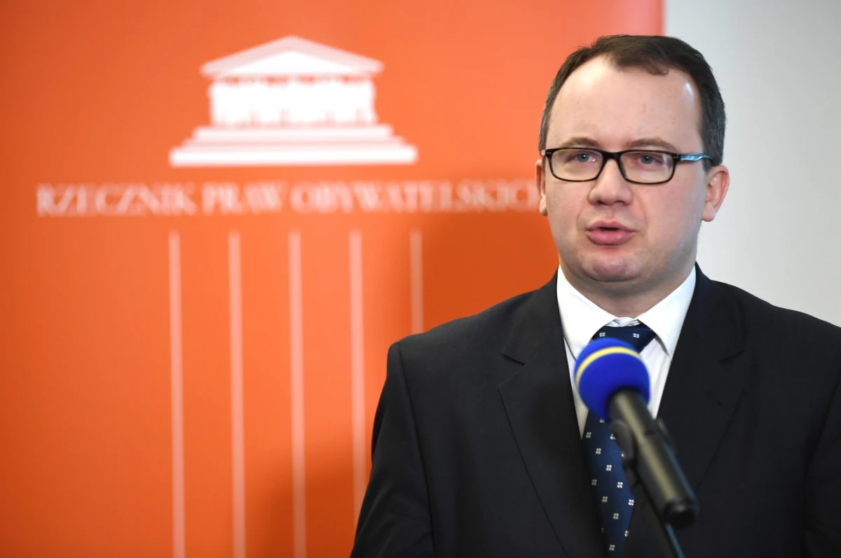 Rzecznik Praw Obywatelskich Adam Bodnar podziela obawy rodzących kobiet dotyczące zmian w przepisach określających medyczne standardy opieki okołoporodowej i zwrócił się w tej sprawie do szefa resortu zdrowia Konstantego Radziwiłła. "Propozycja ministerstwa zdrowia jest niezrozumiała i trudna do zaakceptowania" - zaznaczył w swoim stanowisku.