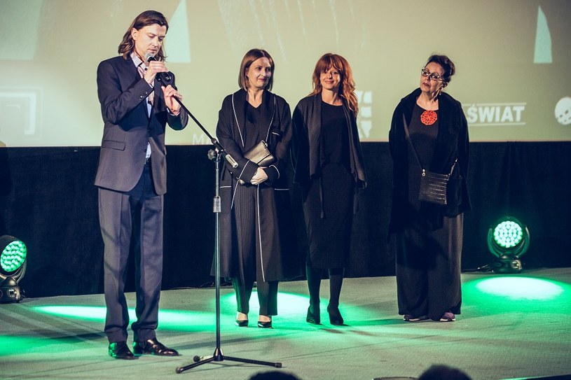 W środę, 22 lutego, w kinie Kijów.Centrum odbyła się uroczysta krakowska premiera filmu "Maria Skłodowska-Curie". Na czerwonym dywanie pojawili się: odtwórczyni głównej roli Karolina Gruszka, Iza Kuna, grająca siostrę noblistki, reżyserka Marie Noëlle oraz producent Mikołaj Pokromski. W polskich kinach film zagości już 3 marca.