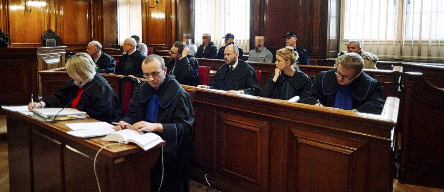 Przed gdańskim Sądem Okręgowym ruszył proces ws. zabicia latem 2014 r. przedsiębiorcy z Pomorza. Mężczyznę pogrzebano żywcem. Motywem miała być chęć zatuszowania fałszywej umowy, w efekcie której chciano przejąć wart ok. 980 tys. zł majątek ofiary.