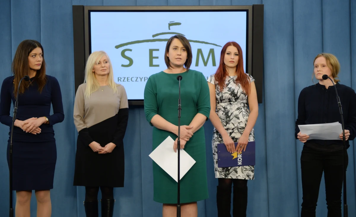 Posłanki Magdalena Błeńska oraz Anna Siarkowska zrezygnowały z członkostwa w sejmowym klubie Kukiz'15 - poinformował rzecznik ugrupowania Jakub Kulesza. Po ich odejściu klub Kukiz'15 liczyć będzie 33 posłów. "Odejście dwóch posłanek nie jest dla mnie szokiem" - skomentował decyzję Błeńskiej i Siarkowskiej Paweł Kukiz. 