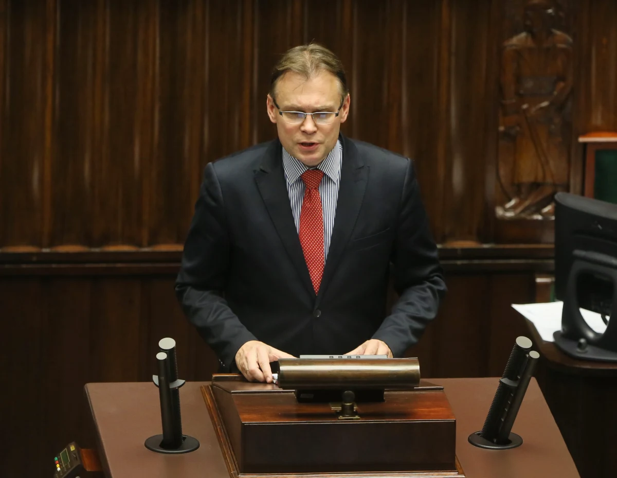 Arkadiusz Mularczyk został przyjęty do Prawa i Sprawiedliwości. Taką informację przekazała na Twitterze rzeczniczka PiS Beata Mazurek. 