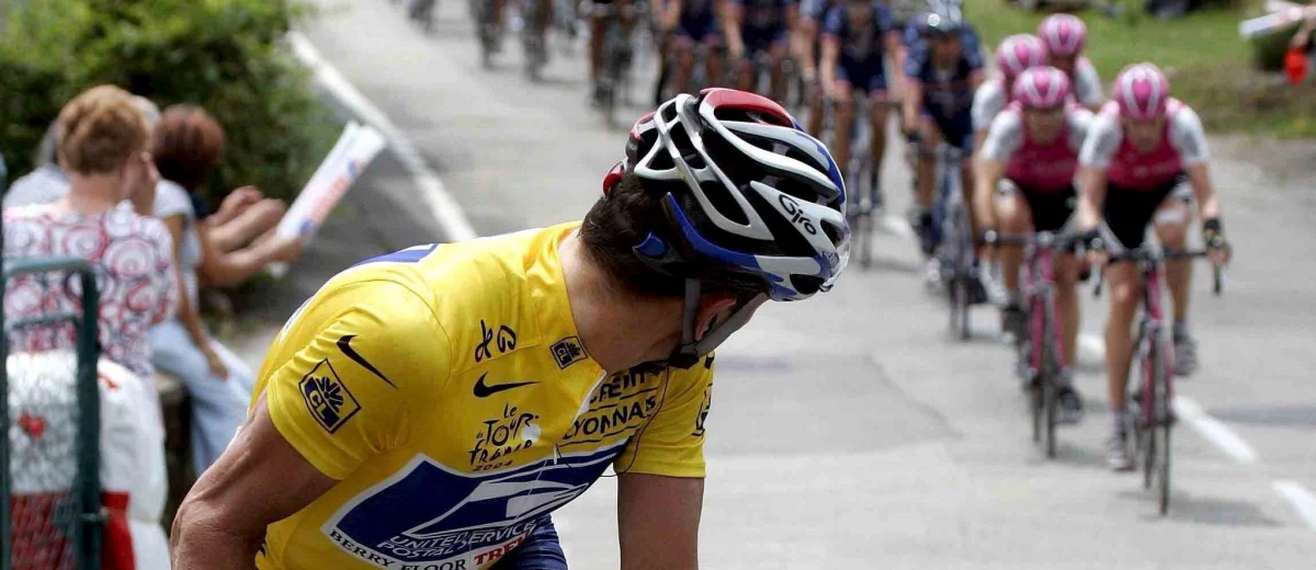 Sędzia Christopher Cooper wyznaczył na 6 listopada w Waszyngtonie początek procesu sądowego, który może zrujnować byłego kolarza Lance'a Armstronga. Rząd Stanów Zjednoczonych domaga się od niego 100 mln dolarów odszkodowania.