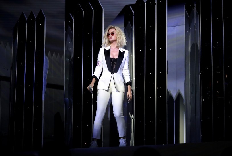 17 milionów wyświetleń w ciągu trzech dni zaliczył nowy klip Katy Perry do utworu "Chained To The Rhythm". Teledysk wokalistki zachwycił spore grono internautów, a część osób zaczęła doszukiwać się w nim drugiego dna. 