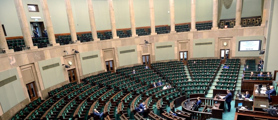 Sejm uchwalił rządowy projekt ws. przepadku mienia pochodzącego z przestępstwa, w tym m.in. przedsiębiorstwa, które służyło jego popełnieniu. Ciężar dowodu w odniesieniu do korzyści majątkowej pochodzącej z przestępstwa przejdzie na oskarżonego.