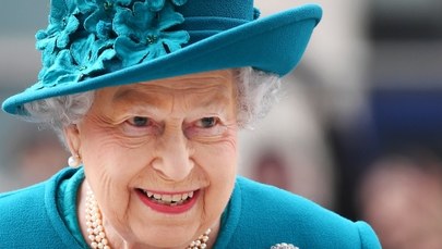 Królowa Elżbieta II odznaczyła orderem... swojego fryzjera